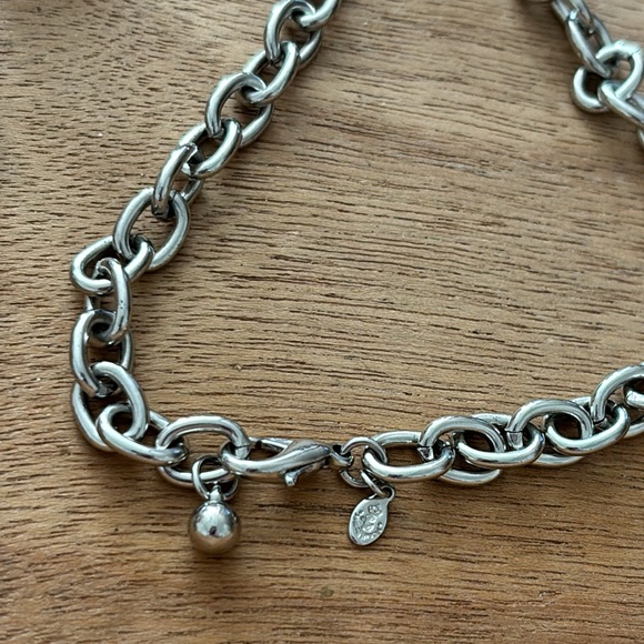 Premier Designs Faux Pearl Silvertone Wire Design chain 40” stylish necklace - Picture 3 of 5